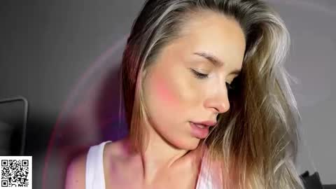 Snapshot of elysia_xo chatting on 10-19-25, 08:31 Elysia online show from 10-19-25, 08:31