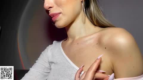 Snapshot of elysia_xo chatting on 10-23-25, 10:08 Elysia online show from 10-23-25, 10:08