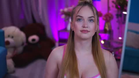 Snapshot of elyssawetxx chatting on 04-14-26, 06:36 Elyssa online show from 04-14-26, 06:36