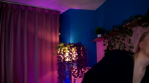 Snapshot of elyssawetxx chatting on 05-04-26, 06:48 Elyssa online show from 05-04-26, 06:48