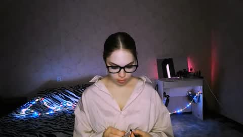 Snapshot of elzabagwell chatting on 03-18-26, 05:05 Monica online show from 03-18-26, 05:05