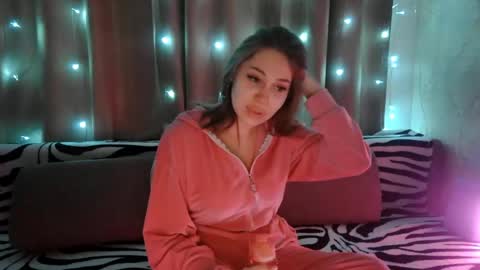Snapshot of elzabagwell chatting on 04-04-26, 03:20 Monica online show from 04-04-26, 03:20