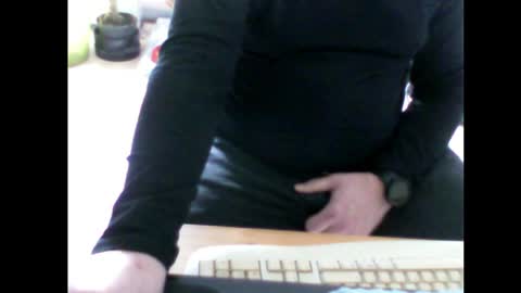 Em online show from 04-17-26, 02:20