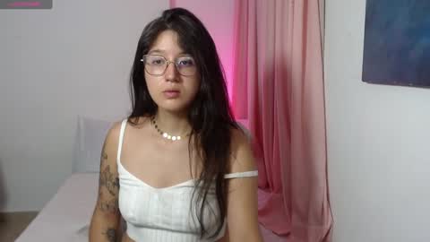 Snapshot of em_aa1 chatting on 01-18-25, 04:37 A N D R E A online show from 01-18-25, 04:37