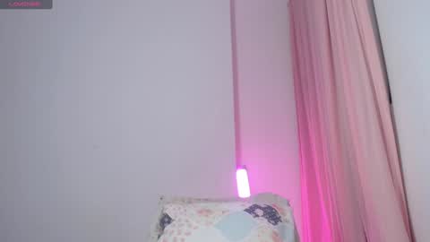 Snapshot of em_aa1 chatting on 01-27-25, 12:54 A N D R E A online show from 01-27-25, 12:54