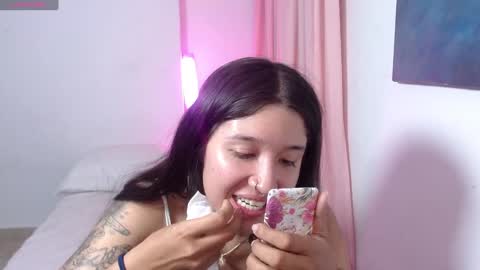 Snapshot of em_aa1 chatting on 02-01-25, 12:18 A N D R E A online show from 02-01-25, 12:18