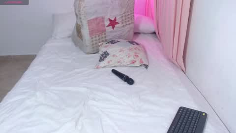 Snapshot of em_aa1 chatting on 02-04-25, 10:02 A N D R E A online show from 02-04-25, 10:02