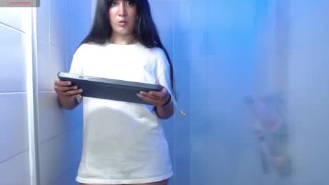 Snapshot of em_aa1 chatting on 02-28-25, 01:05 A N D R E A online show from 02-28-25, 01:05