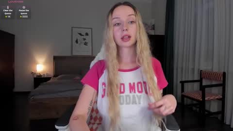 Snapshot of em_emilie chatting on 11-17-25, 03:51 Emilie online show from 11-17-25, 03:51