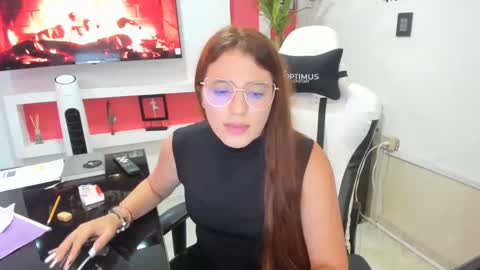 Snapshot of ema_04 chatting on 01-08-25, 08:39 Estefany Martinez Acua INSTAGRAM ema 04oficial online show from 01-08-25, 08:39