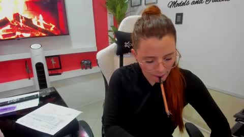 Snapshot of ema_04 chatting on 01-28-25, 09:19 Estefany Martinez Acua INSTAGRAM ema 04oficial online show from 01-28-25, 09:19