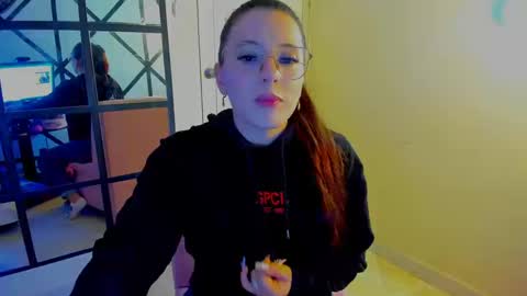 Snapshot of ema_04 chatting on 10-20-25, 08:20 Estefany Martinez Acua INSTAGRAM ema 04oficial online show from 10-20-25, 08:20