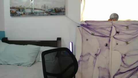 Salome online show from 10-20-25, 01:00