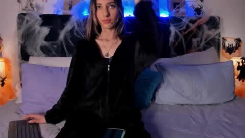 Snapshot of ema_porcaroli chatting on 10-20-25, 08:53 Ema online show from 10-20-25, 08:53