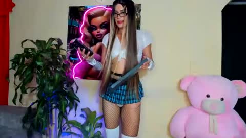 Snapshot of emafox_777 chatting on 07-18-26, 02:49 EmaFox online show from 07-18-26, 02:49