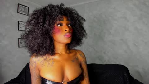 Snapshot of emattaylor chatting on 04-01-26, 12:17 . online show from 04-01-26, 12:17