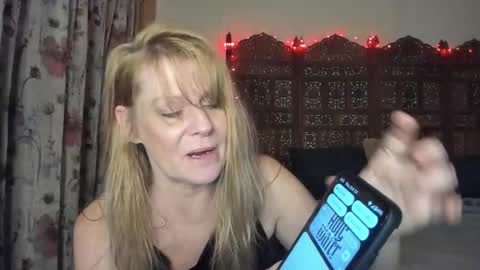 Snapshot of emberpheonixxx chatting on 10-23-25, 09:13 Ember Pheonixxx online show from 10-23-25, 09:13