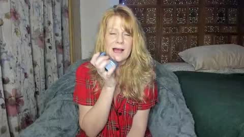 Snapshot of emberpheonixxx chatting on 11-07-25, 04:12 Ember Pheonixxx online show from 11-07-25, 04:12