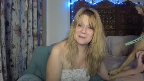 Snapshot of emberpheonixxx chatting on 11-18-25, 04:28 Ember Pheonixxx online show from 11-18-25, 04:28