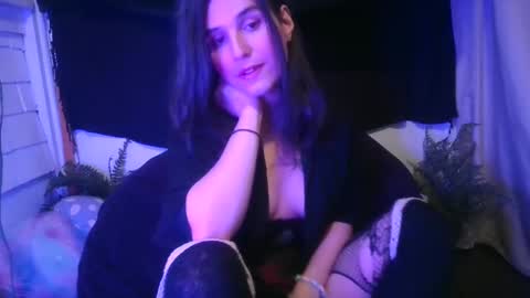 Snapshot of embers_of_eternity chatting on 12-25-24, 01:10 Ellie online show from 12-25-24, 01:10