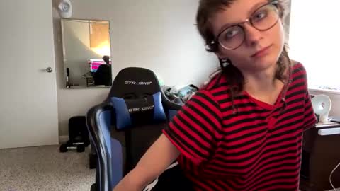 Snapshot of embersburningup chatting on 02-08-25, 06:33 Embersburningup online show from 02-08-25, 06:33