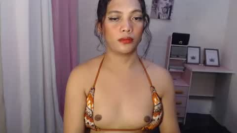 Snapshot of embodiment_sex chatting on 02-21-26, 05:47 Venice online show from 02-21-26, 05:47