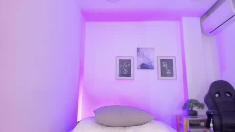 emelie_89 online show from 12-13-24, 03:21