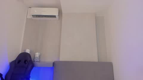 emelie_89 online show from 12-15-24, 10:04