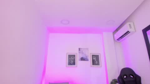 emelie_89 online show from 12-17-24, 11:49