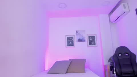 emelie_89 online show from 01-10-25, 11:43