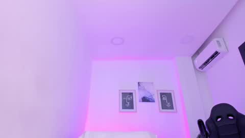 emelie_89 online show from 03-05-25, 06:23