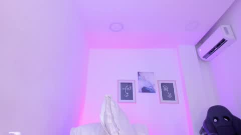 emelie_89 online show from 03-08-25, 03:24