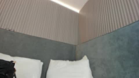 emelie_89 online show from 12-21-25, 12:01