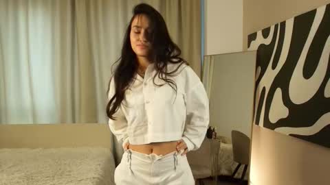 Snapshot of emelinekohles chatting on 11-01-25, 08:27 Adel online show from 11-01-25, 08:27