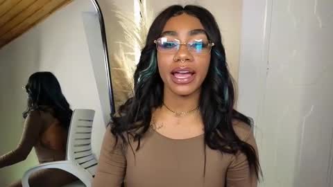 anyelii  online show from 03-12-25, 04:46