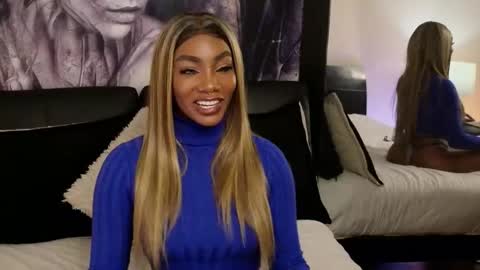 anyelii  online show from 11-07-25, 04:23