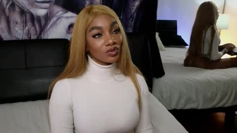 anyelii  online show from 11-18-25, 03:34