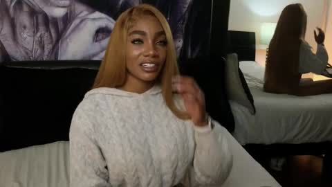 anyelii  online show from 11-22-25, 04:33