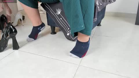 Snapshot of emely_garcia chatting on 11-01-25, 06:32 Emely online show from 11-01-25, 06:32