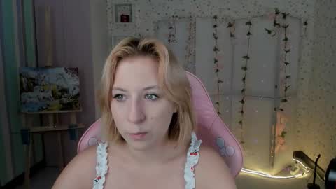 Snapshot of emely_garcias chatting on 10-03-25, 12:24 emelia online show from 10-03-25, 12:24