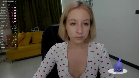 Snapshot of emely_garcias chatting on 10-11-25, 11:09 emelia online show from 10-11-25, 11:09