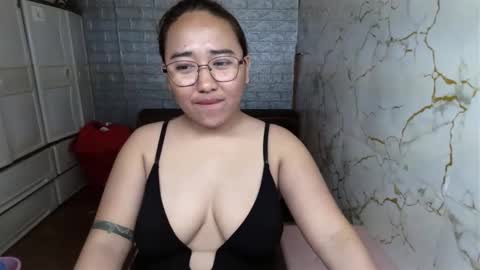 Snapshot of emely_slutxxx chatting on 06-05-26, 03:46 Emely online show from 06-05-26, 03:46