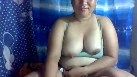 Snapshot of emelybloom123 chatting on 01-22-25, 10:37 emelybloom123 online show from 01-22-25, 10:37