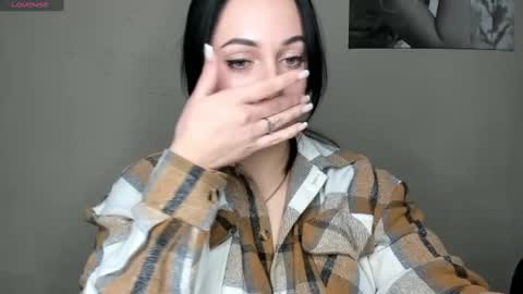 Snapshot of emelyblum chatting on 12-05-24, 03:15 Emely online show from 12-05-24, 03:15