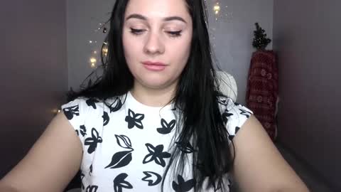 Snapshot of emelyblum chatting on 01-05-25, 11:33 Emely online show from 01-05-25, 11:33