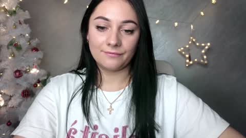 Snapshot of emelyblum chatting on 01-14-25, 12:11 Emely online show from 01-14-25, 12:11