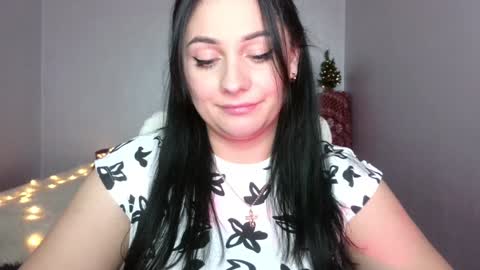 Snapshot of emelyblum chatting on 01-15-25, 03:54 Emely online show from 01-15-25, 03:54