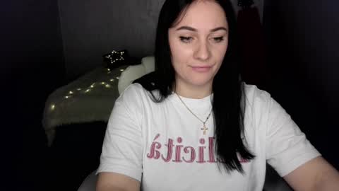 Snapshot of emelyblum chatting on 01-17-25, 05:42 Emely online show from 01-17-25, 05:42