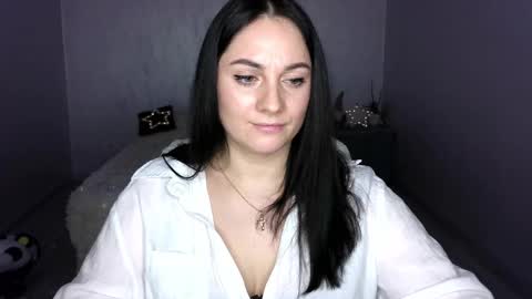 Snapshot of emelyblum chatting on 03-07-25, 04:13 Emely online show from 03-07-25, 04:13