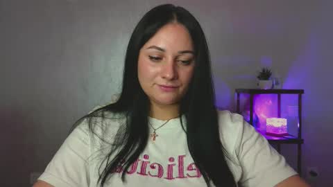 Snapshot of emelyblum chatting on 09-08-25, 09:58 Emely online show from 09-08-25, 09:58